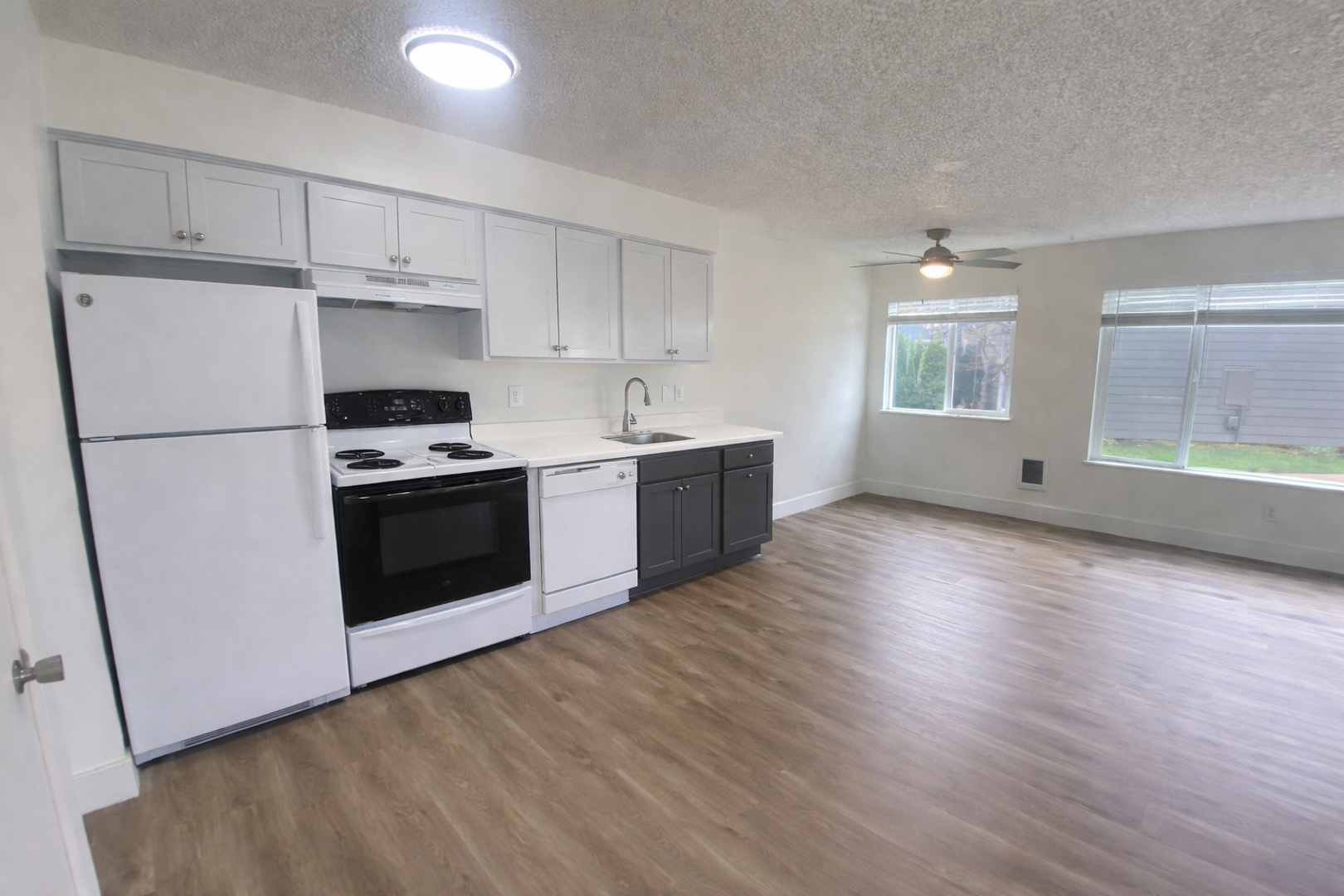 Gladstone Apartment: 6285 Caldwell Rd