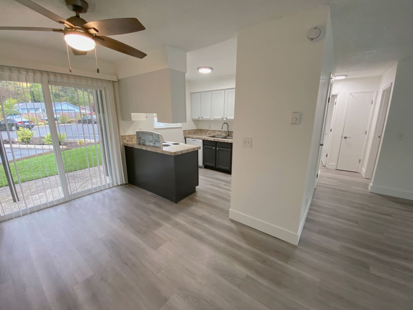 Gladstone Apartment: 6285 Caldwell Rd