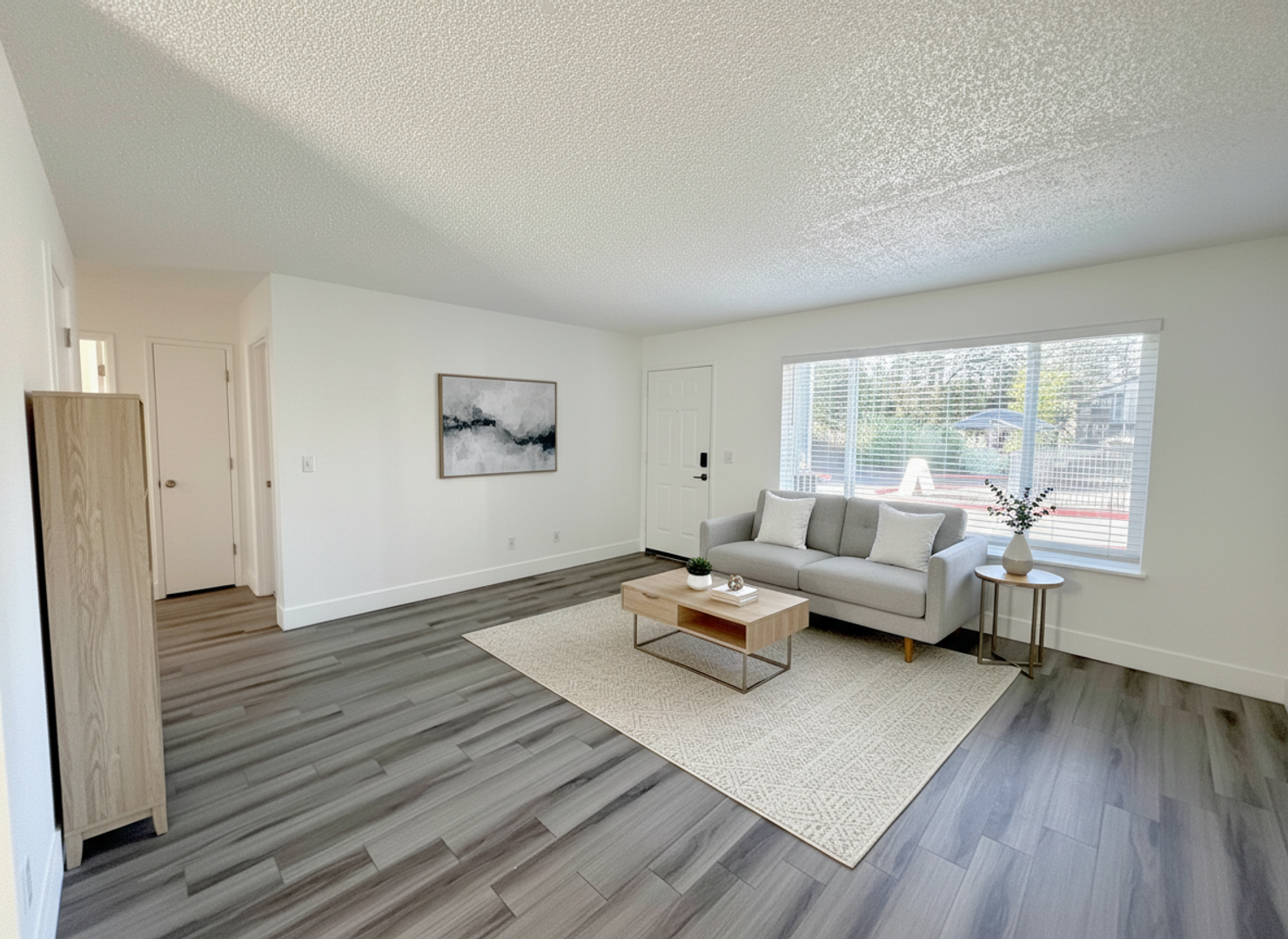 Gladstone Apartment: 6285 Caldwell Rd