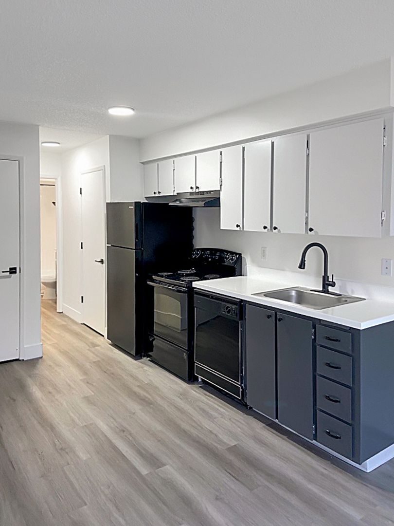 Gladstone Apartment: 6285 Caldwell Rd
