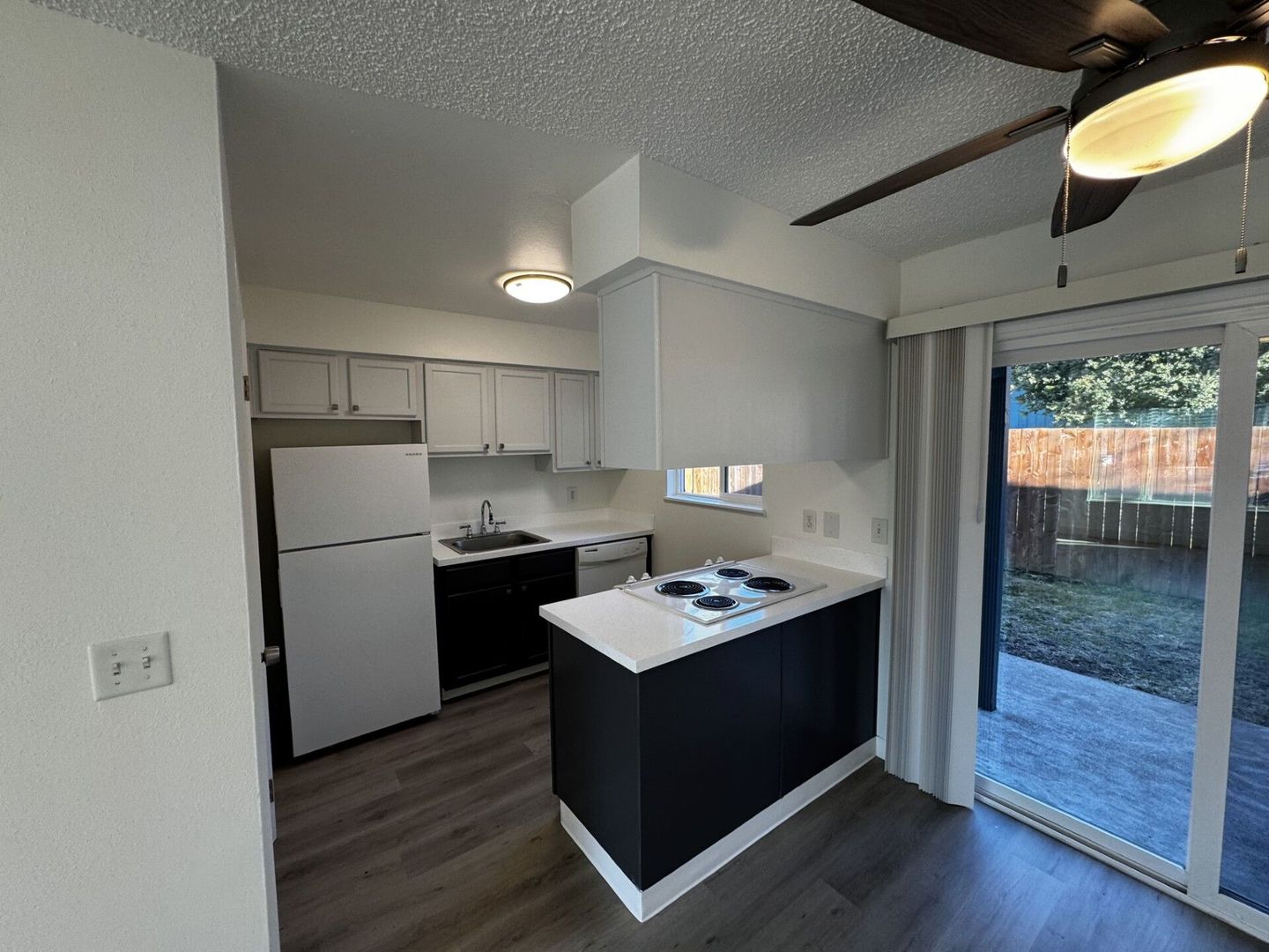 Gladstone Apartment: 6285 Caldwell Rd