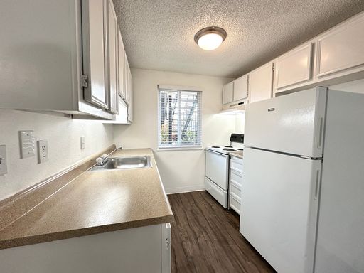 Spacious Grounds, Comfortable Living – photo 1