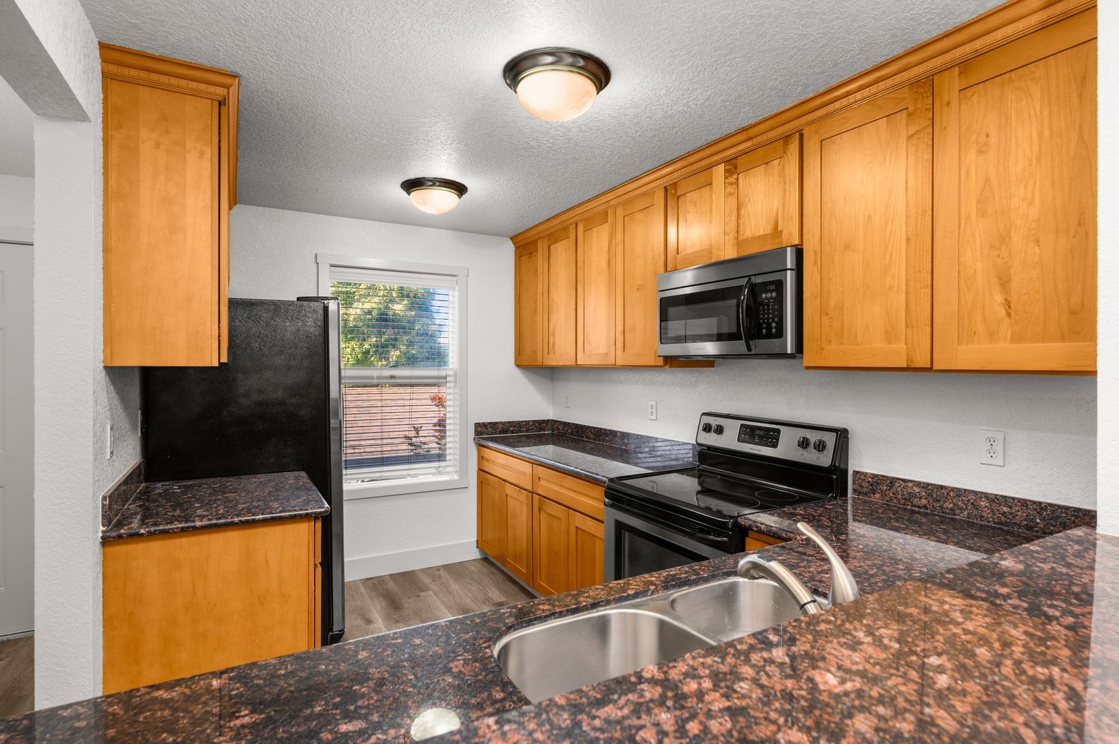 Everett Apartment: 1415 W Casino Rd