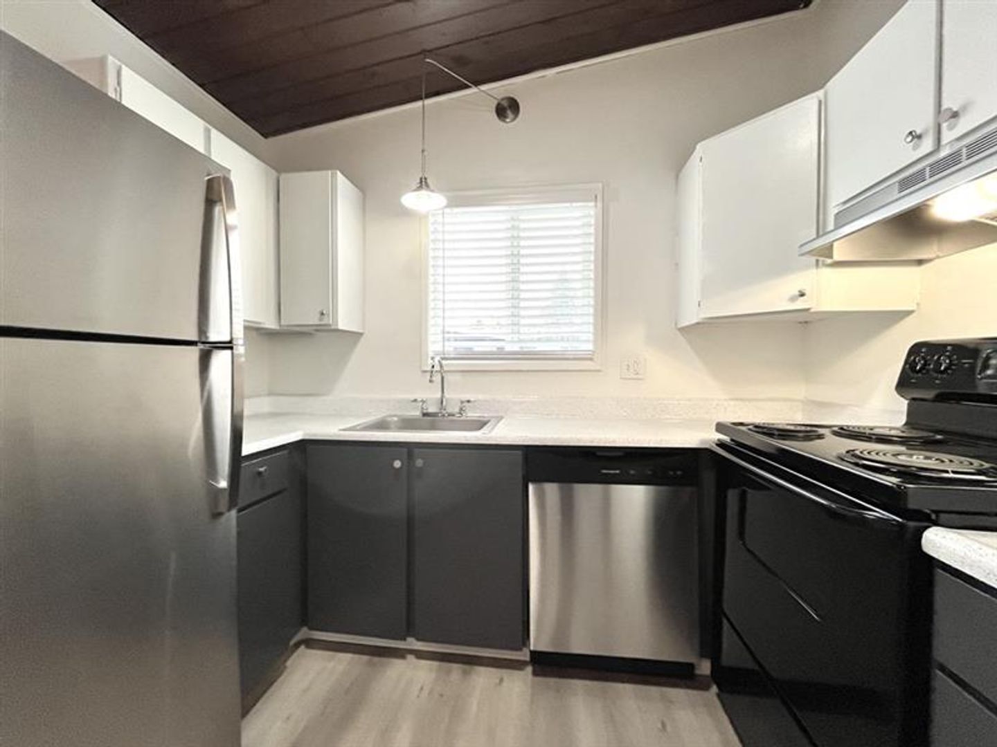 Beaverton Apartment: 6200 SW Hall Blvd