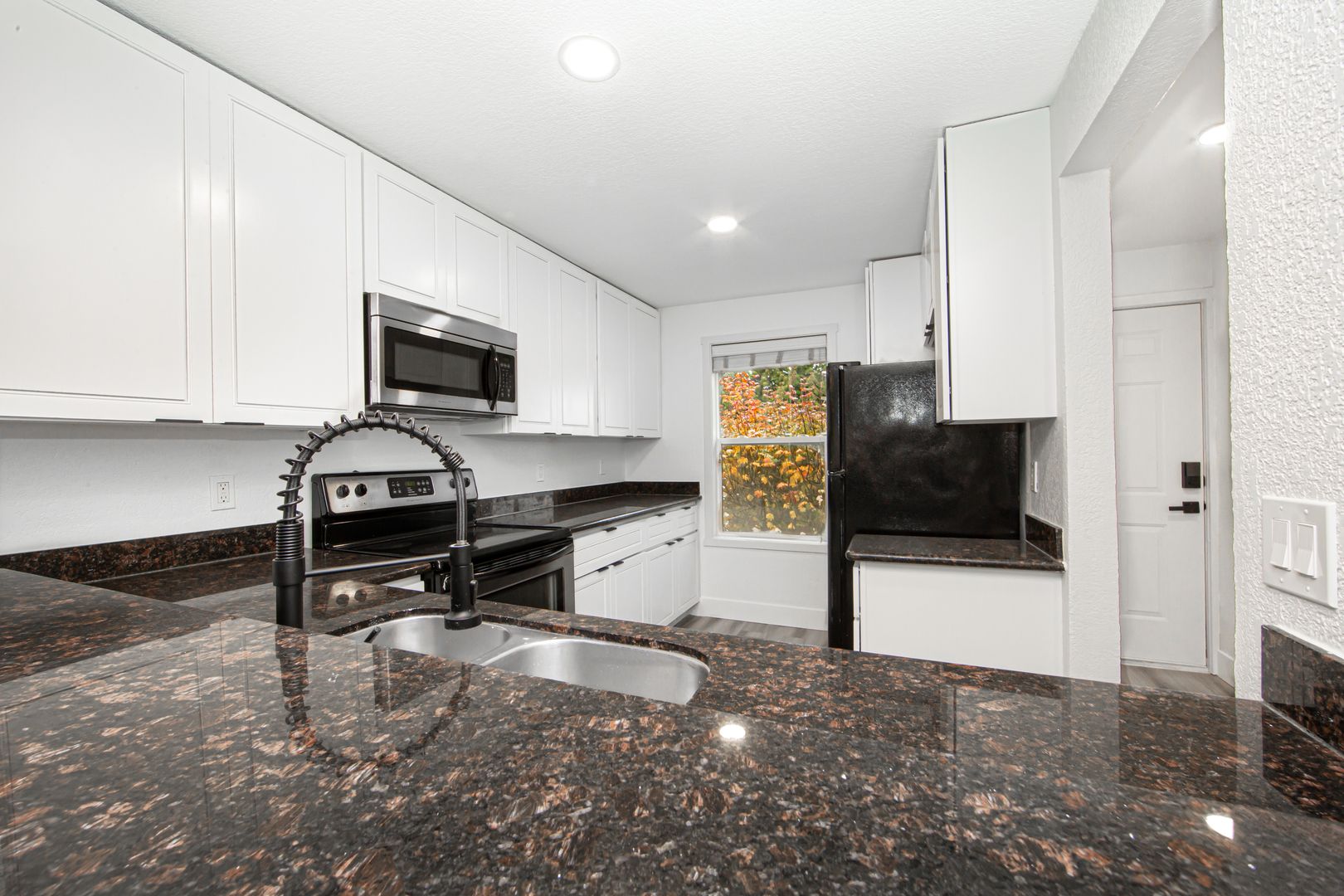 Everett Apartment: 1415 W Casino Rd