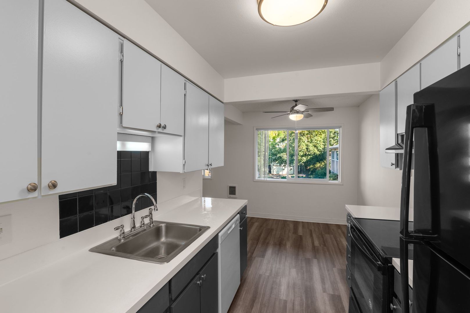 Portland Apartment: 533 SE 27th Ave
