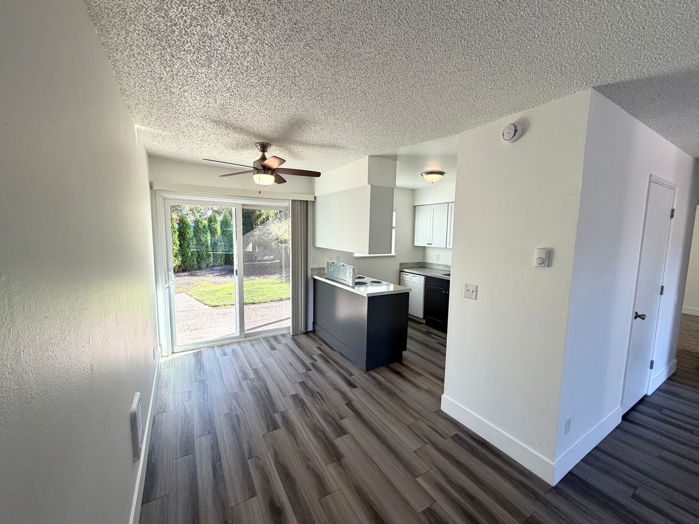 Gladstone Apartment: 6285 Caldwell Rd
