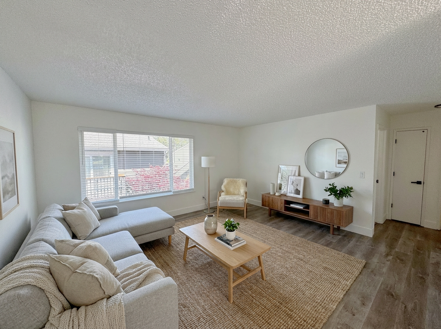 Gladstone Apartment: 6285 Caldwell Rd