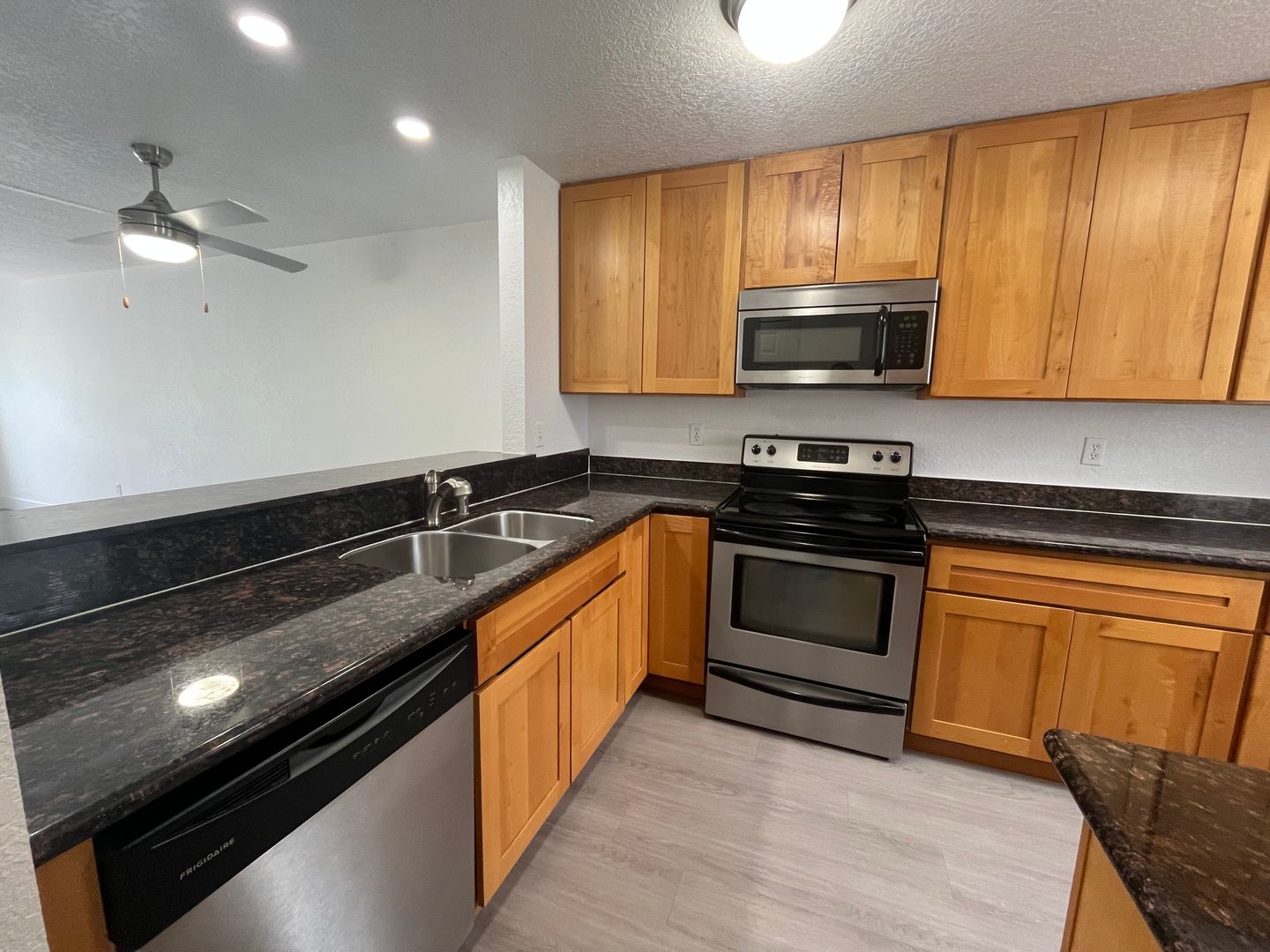 Everett Apartment: 1415 W Casino Rd