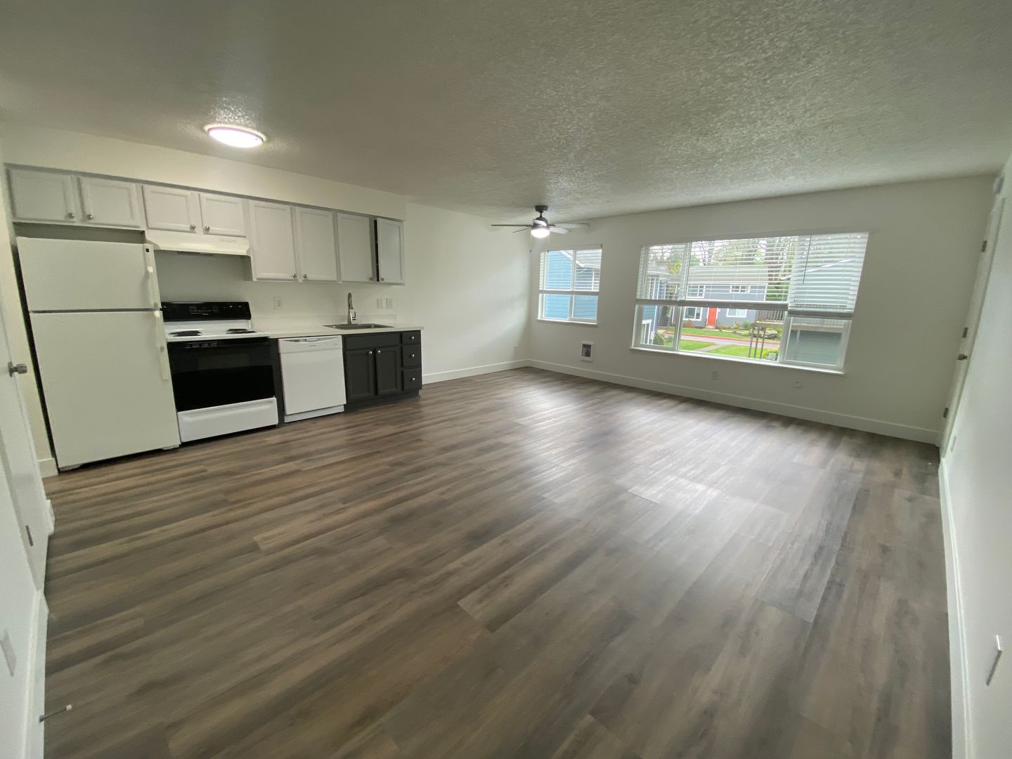 Gladstone Apartment: 6285 Caldwell Rd