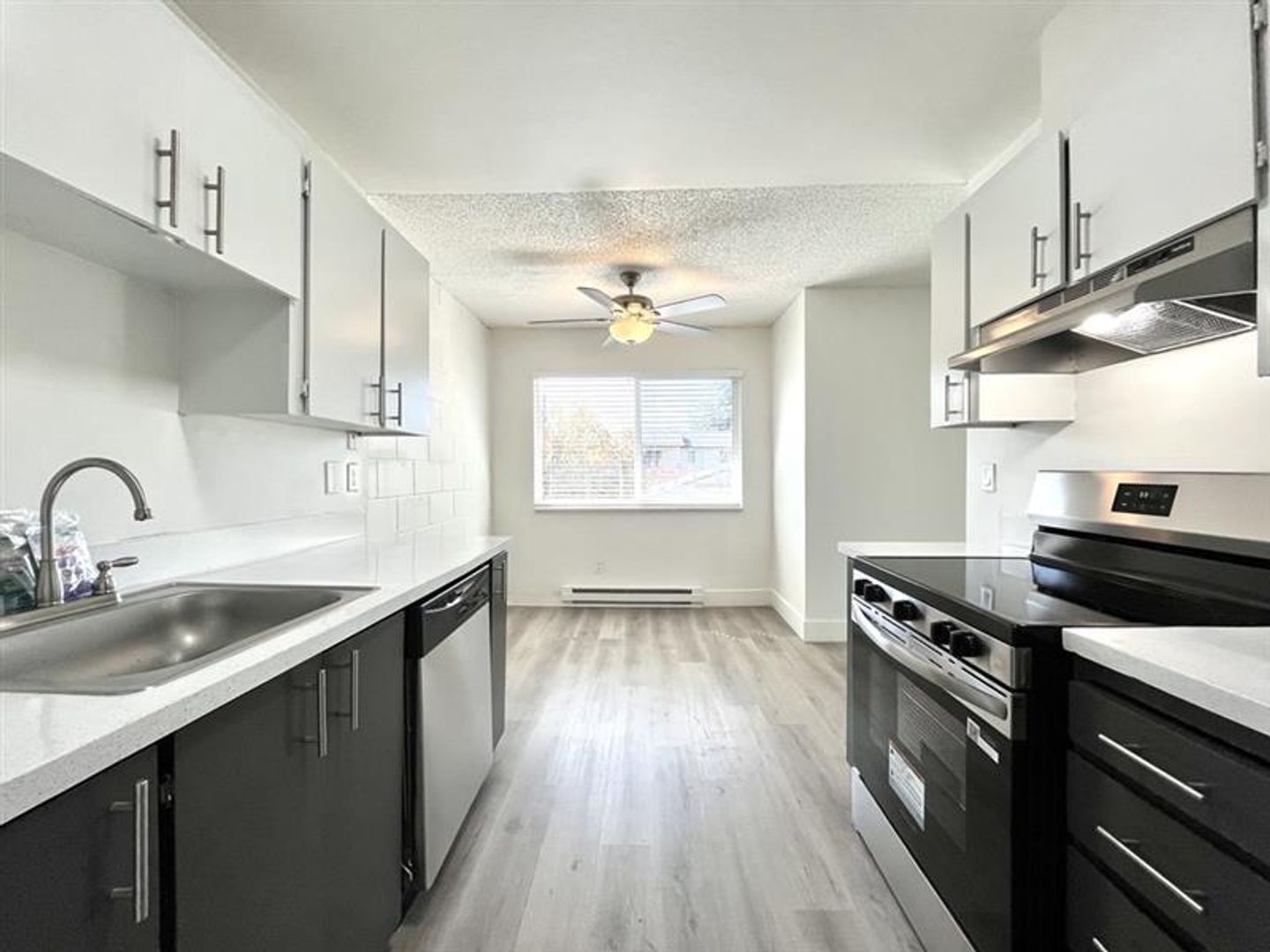 Aloha Apartment: 2875 SW 214th Ave