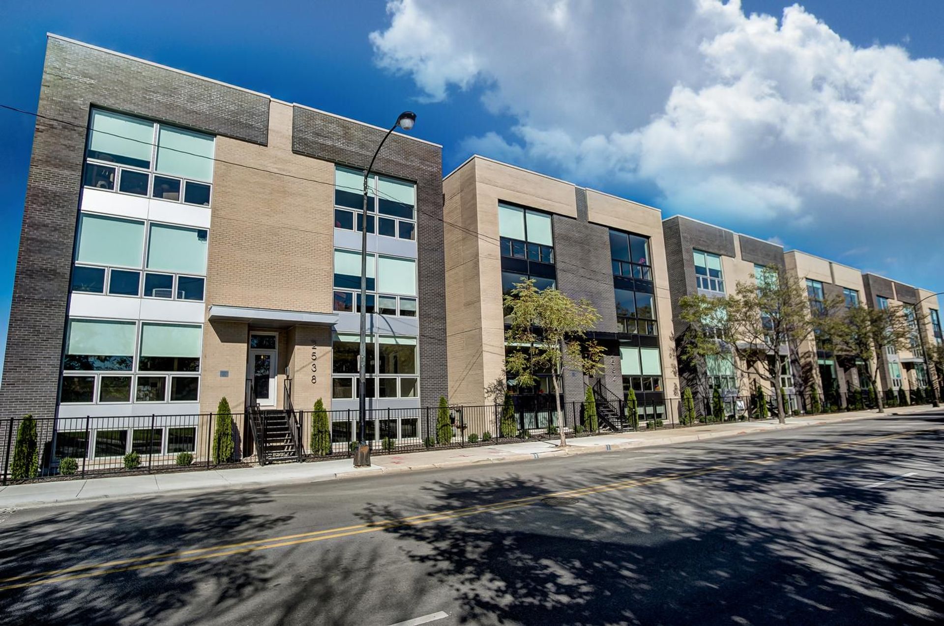 CHICAGO Apartment: 2528-2538 W. ADDISON