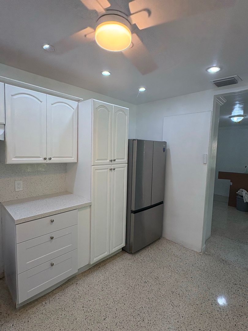 475 ne 164th st / Includes internet and 24-hour surveillance cameras 8 of 12
