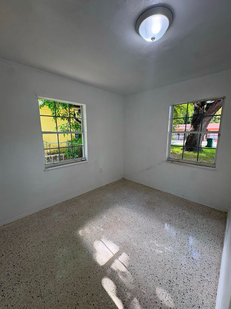 475 ne 164th st / Includes internet and 24-hour surveillance cameras 7 of 12
