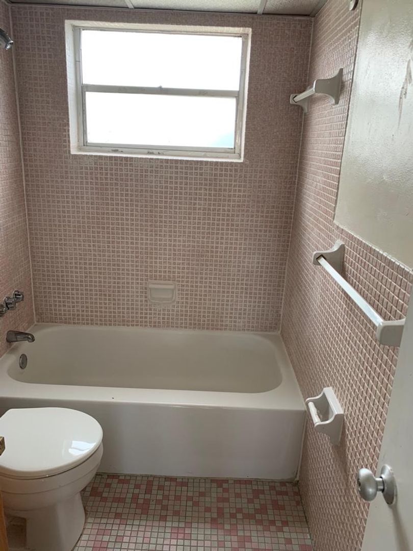 Hialeah Apartment: 1345 W 29 Street