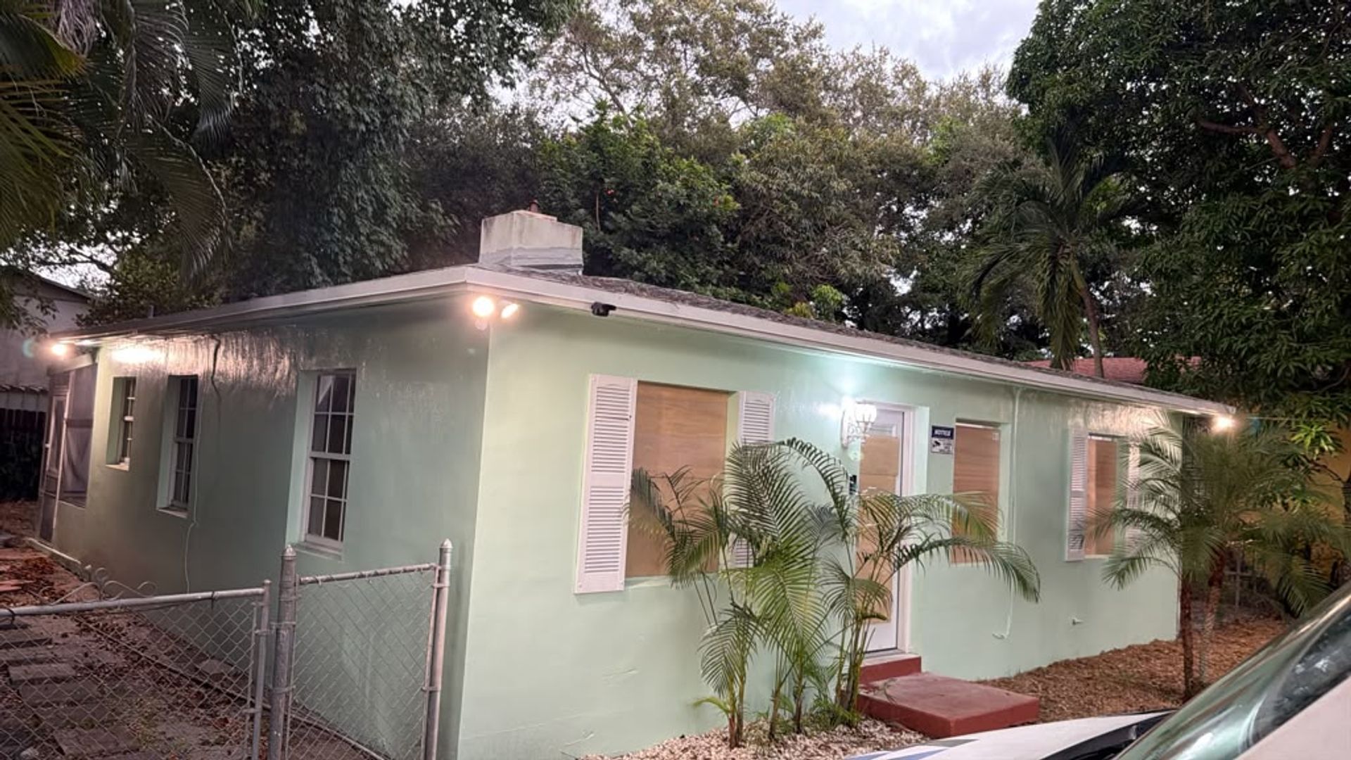 475 ne 164th st / Includes internet and 24-hour surveillance cameras 12 of 12