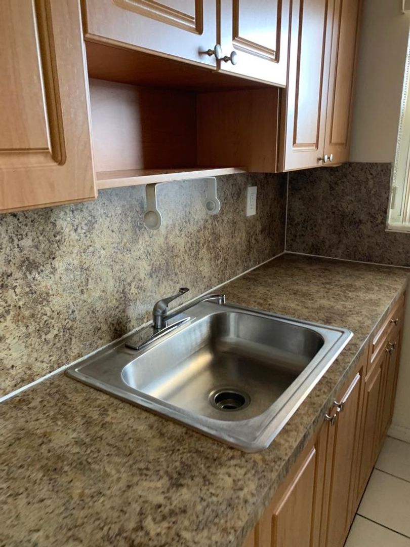 Hialeah Apartment: 1345 W 29 Street