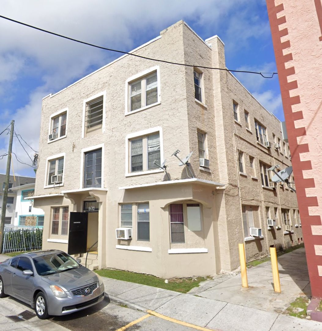 Miami Apartment: 937 SW 5 St
