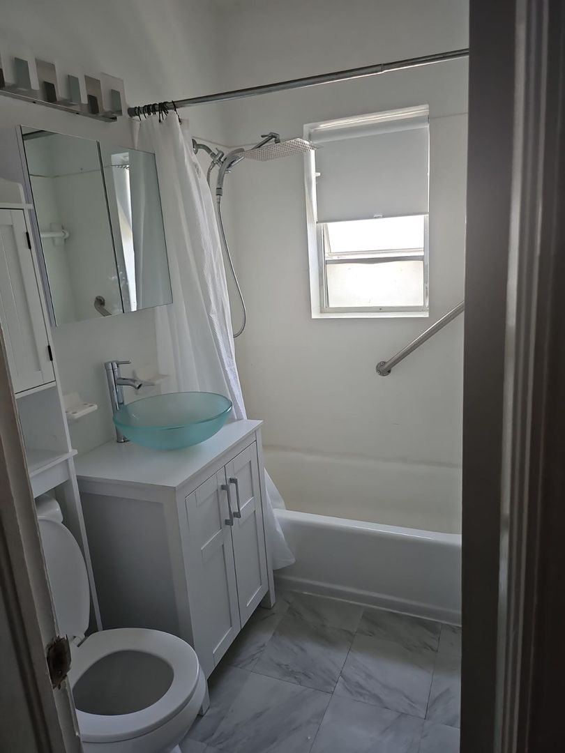 Miami Beach Apartment: 6882 Harding