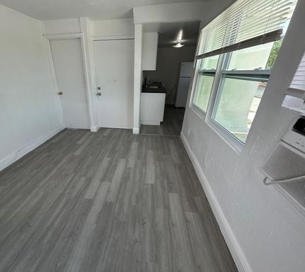 2 bedroom 1 bath || First month $999 – photo 1