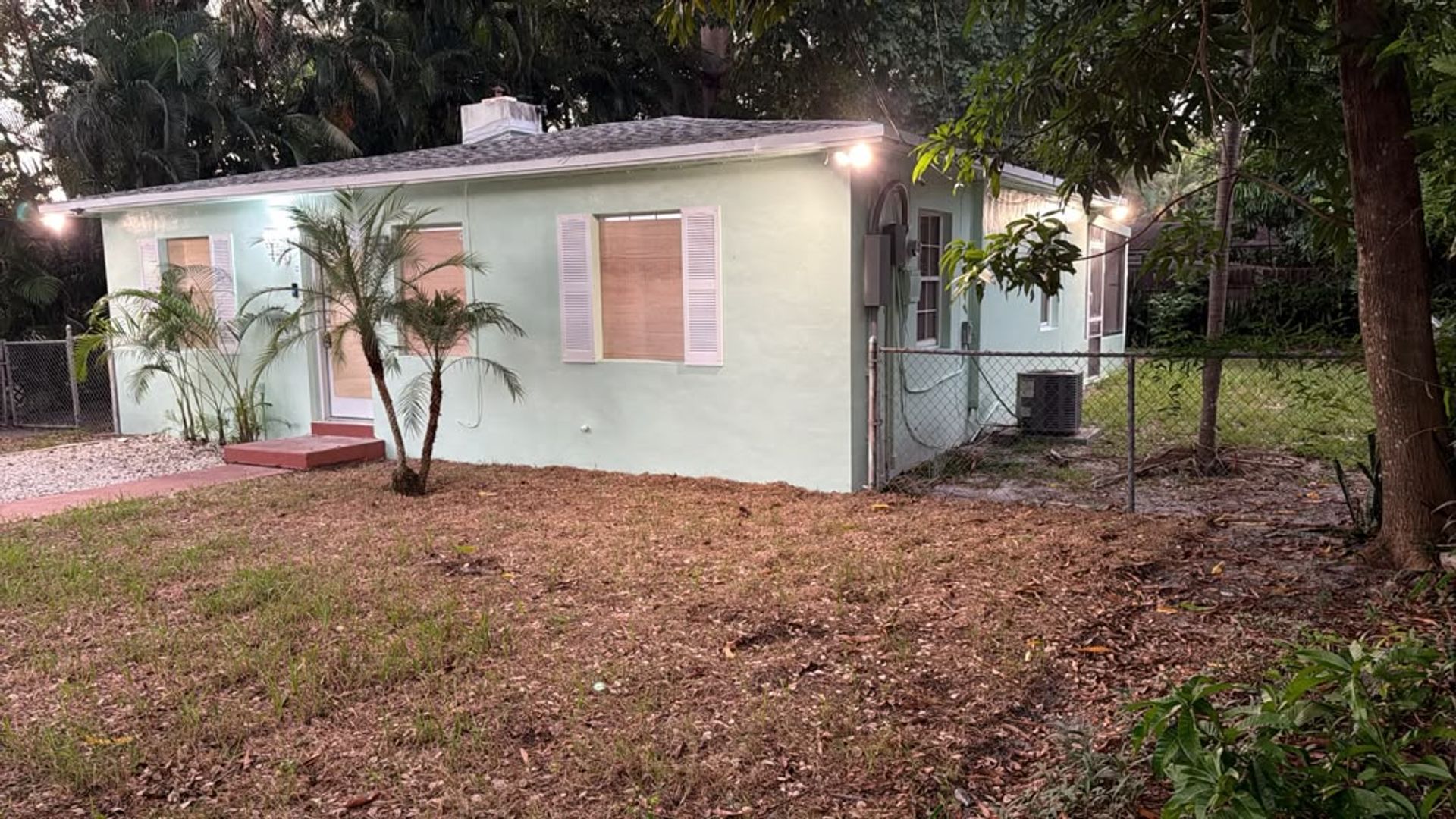 475 ne 164th st / Includes internet and 24-hour surveillance cameras 3 of 12