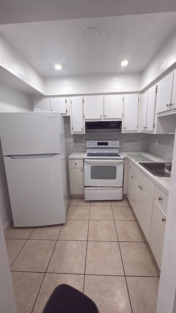1 Bed / 1 Bath 2 of 9