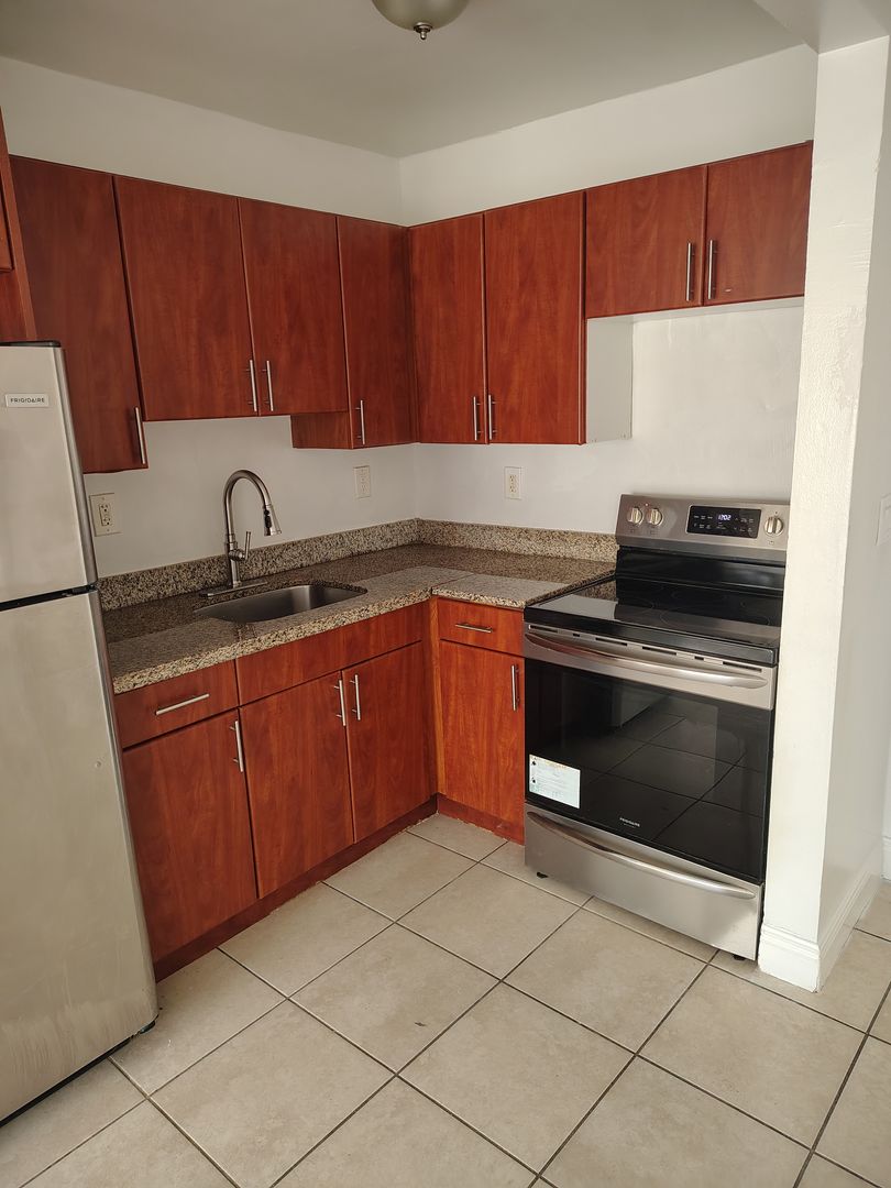 North Miami Apartment: 790 NE 128th Street