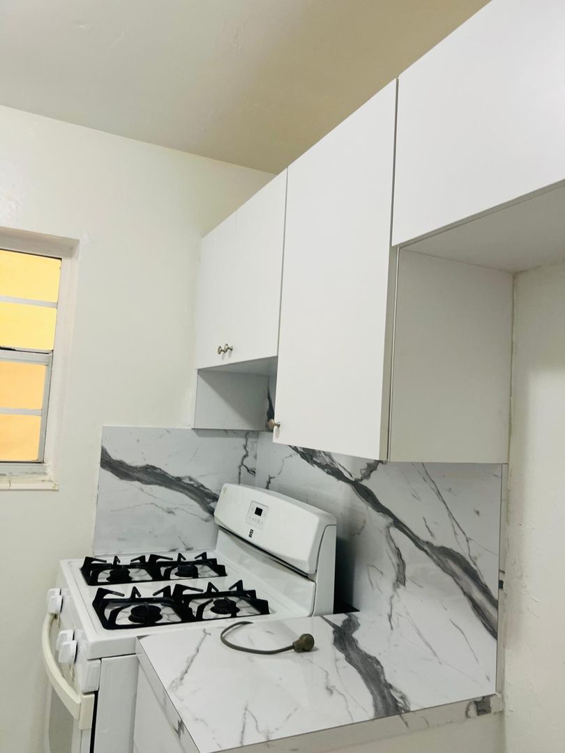 Hialeah Apartment: 1345 W 29 Street