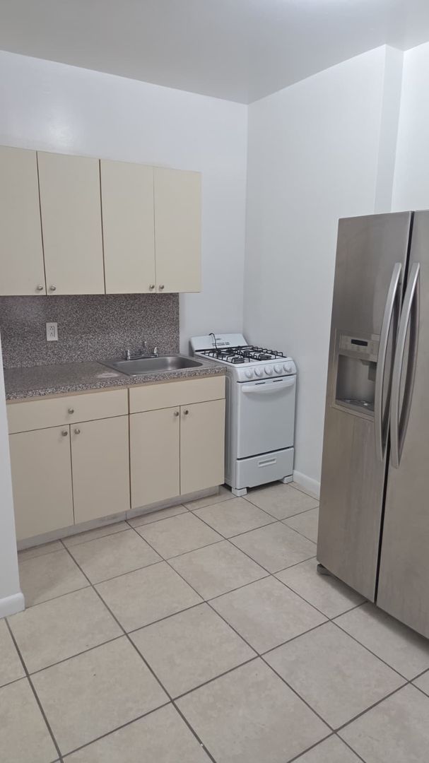 Miami Apartment: 235/245 SW 6 Ave