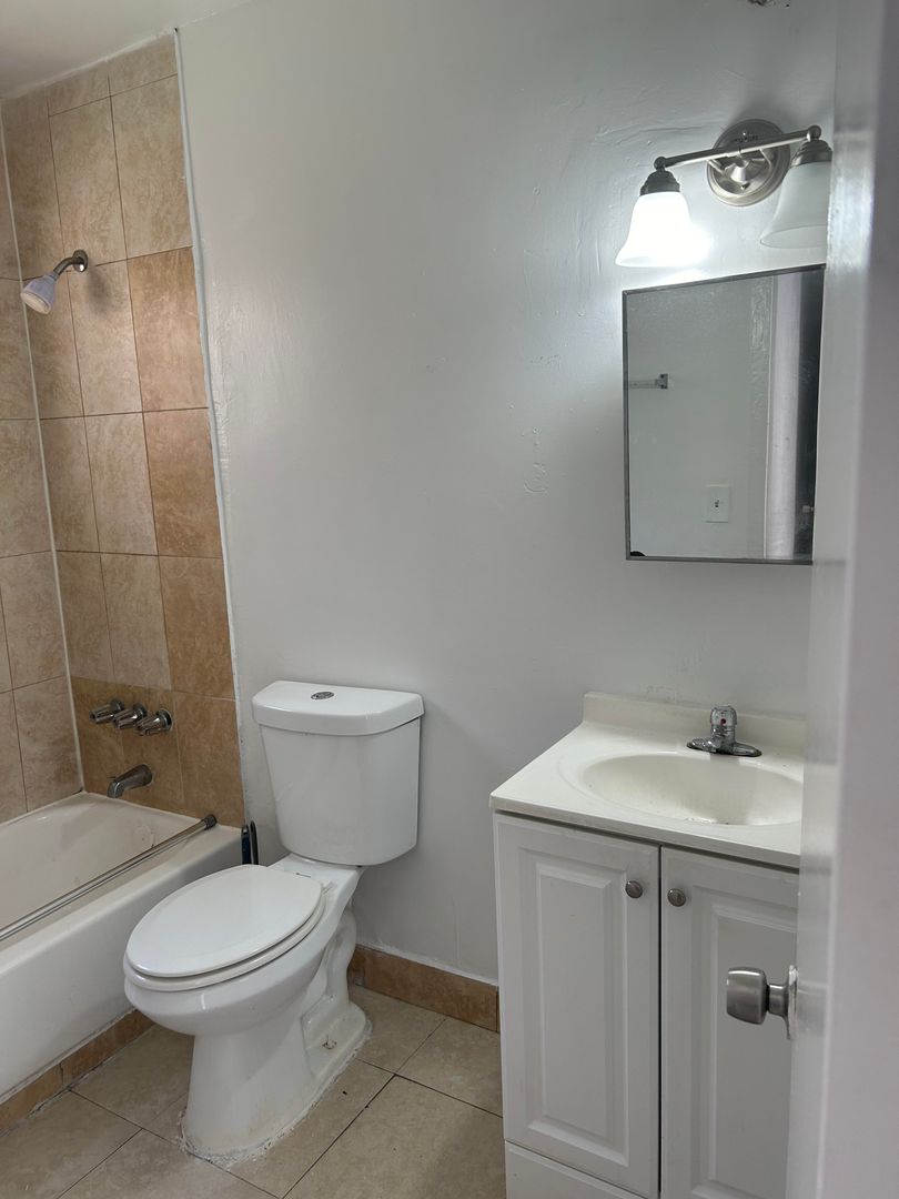 1 Bed / 1 Bath 3 of 9