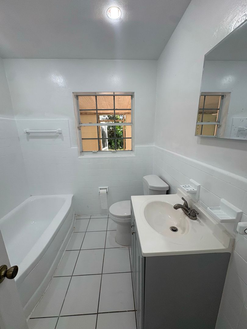 475 ne 164th st / Includes internet and 24-hour surveillance cameras 2 of 12