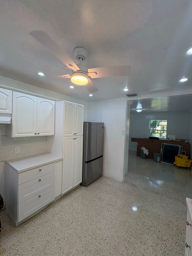 475 ne 164th st / Includes internet and 24-hour surveillance cameras 4 of 12