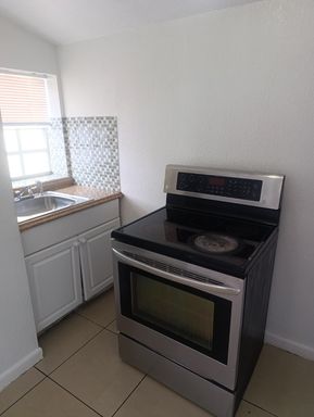 Apt 2/1 for rent First month $999.00 – photo 1