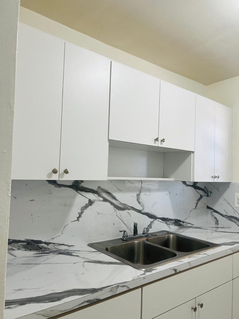 Hialeah Apartment: 1345 W 29 Street