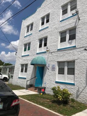 Studio in small quiet 2nd floor / 1521 Sw 6th St FOR RENT – photo 1