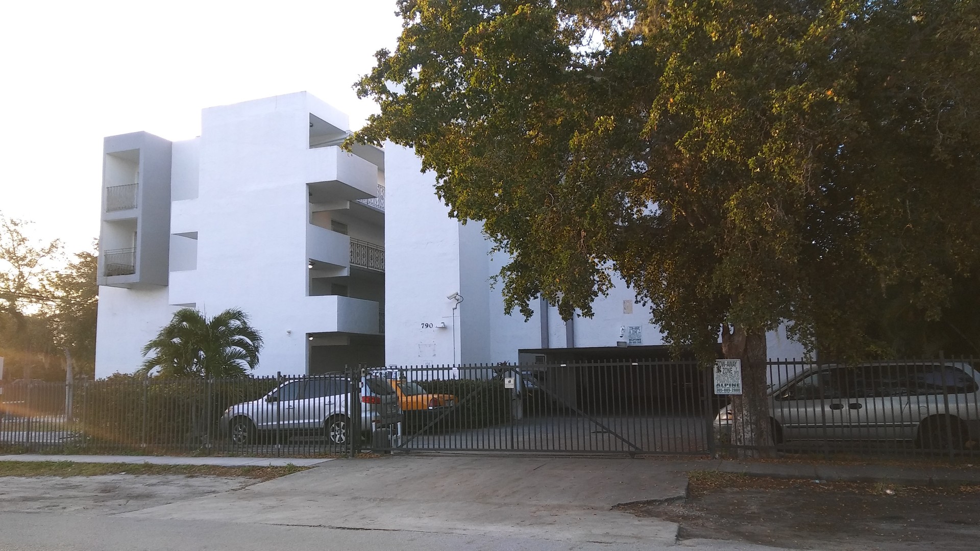 North Miami Apartment: 790 NE 128th Street