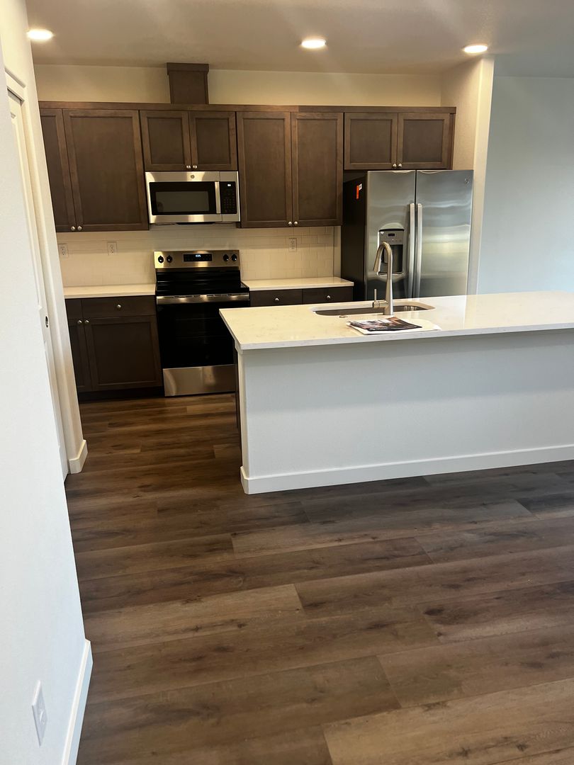 Eugene Apartment: 3639 E Amazon