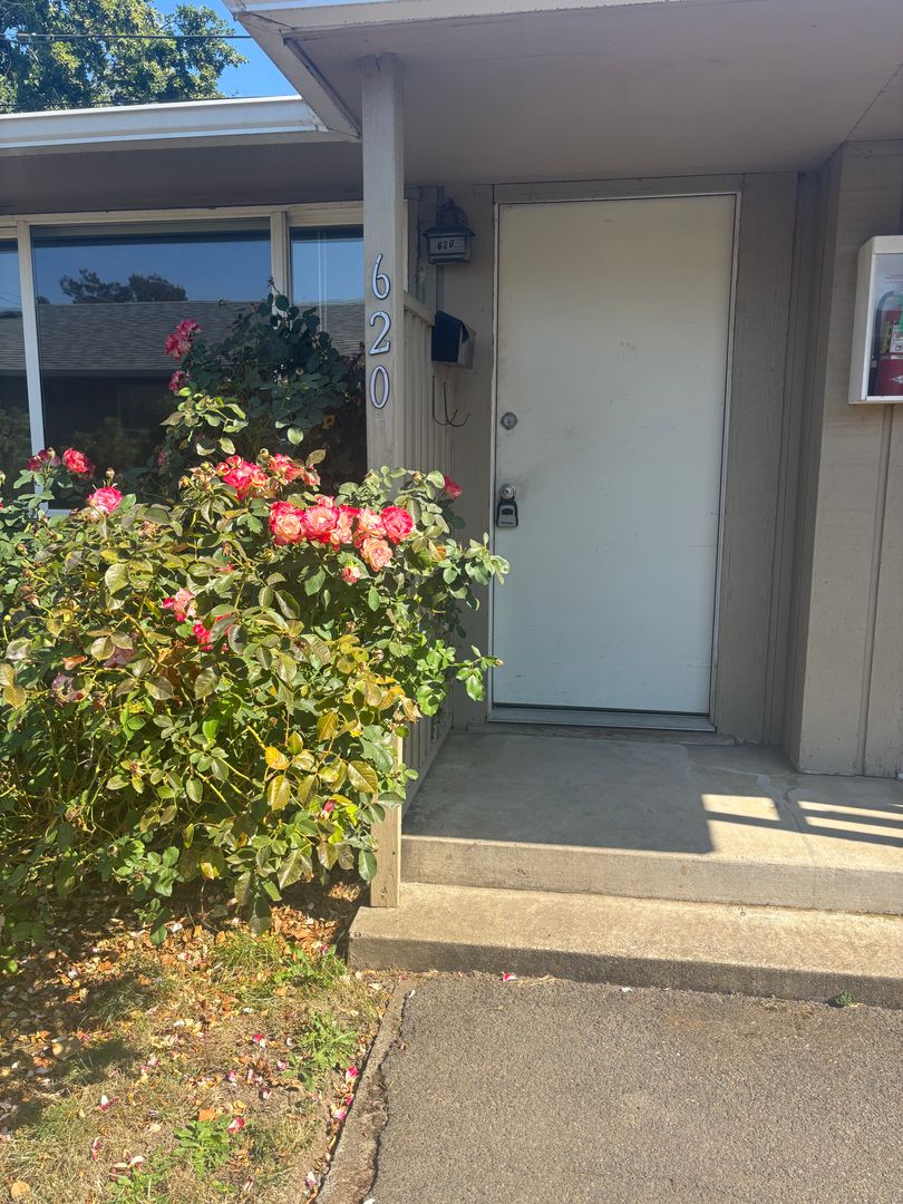 Eugene Apartment: 610-624 E 19th & 608 19th