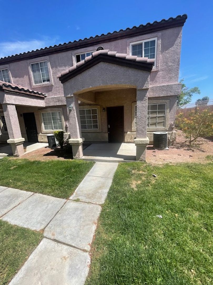 Las Vegas House: 1921 Summerville St #101