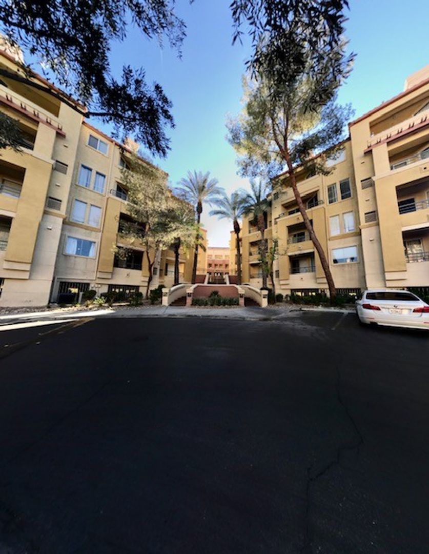Las Vegas House: 270 E. Flamingo Rd #336