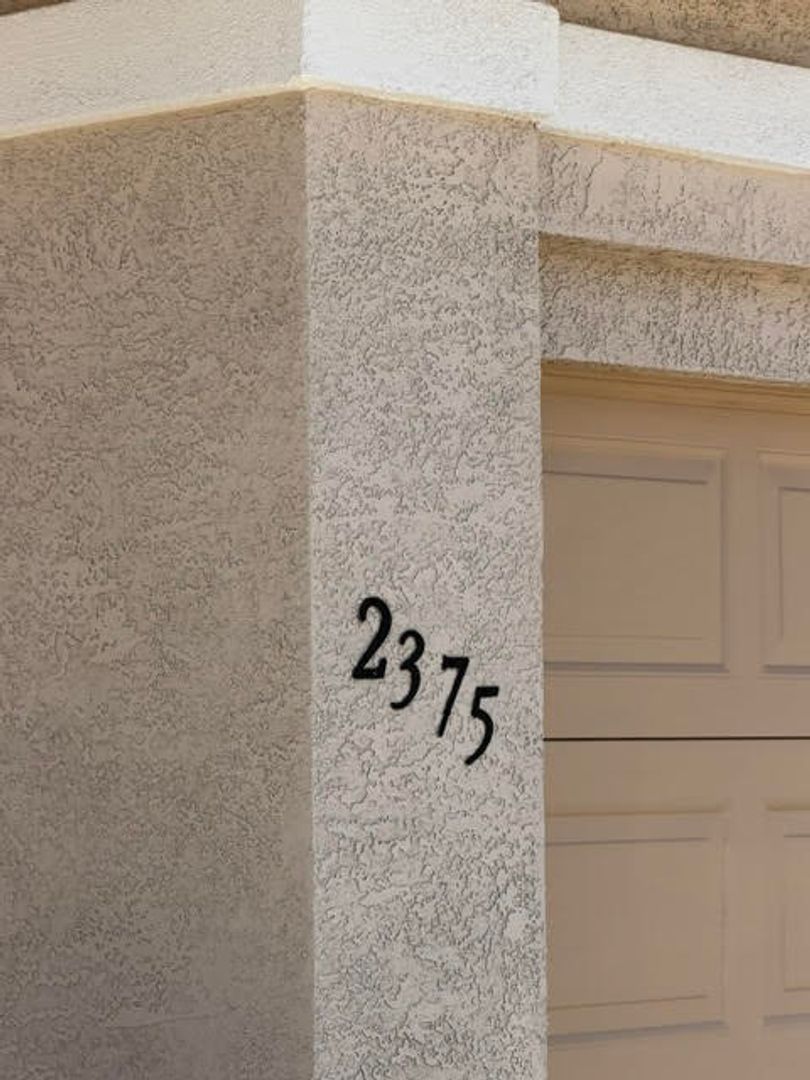 Laughlin House: 2375 Canyon Song