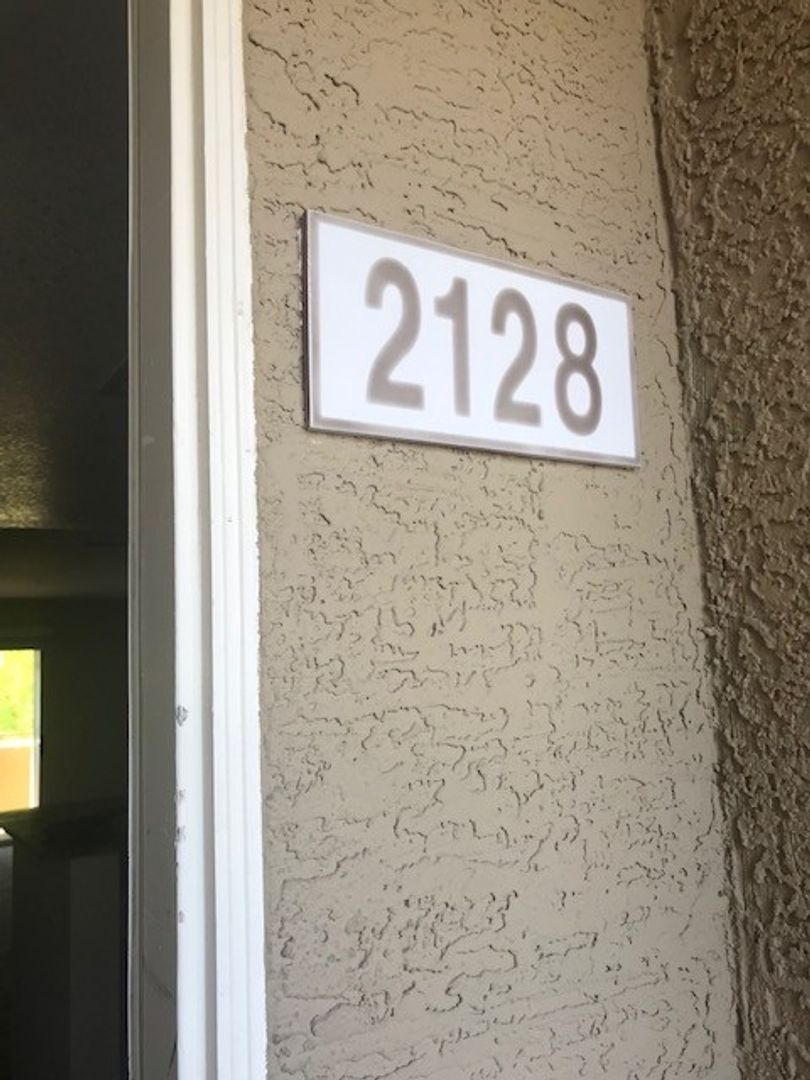 las vegas House: 8070 W. Russell Rd. #2128