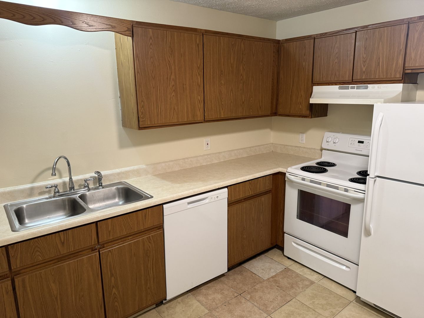 Biddeford Apartment: 106 Granite St