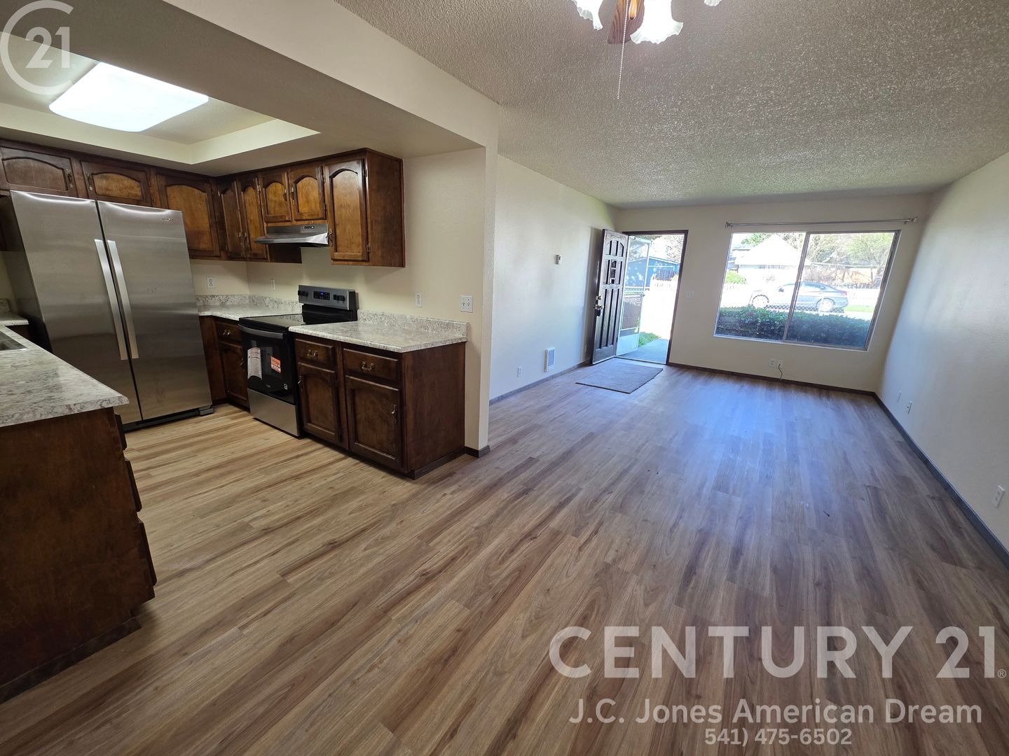 Grants Pass Apartment: 809 NW C St