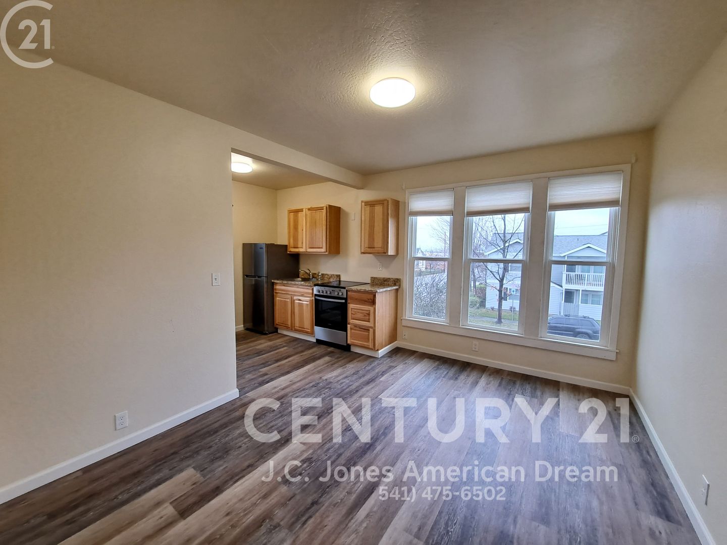 Medford Apartment: 243-245 N Holly