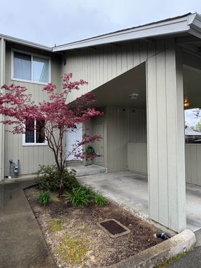 Townhouse in NE Grants Pass, Close to Shopping – photo 1