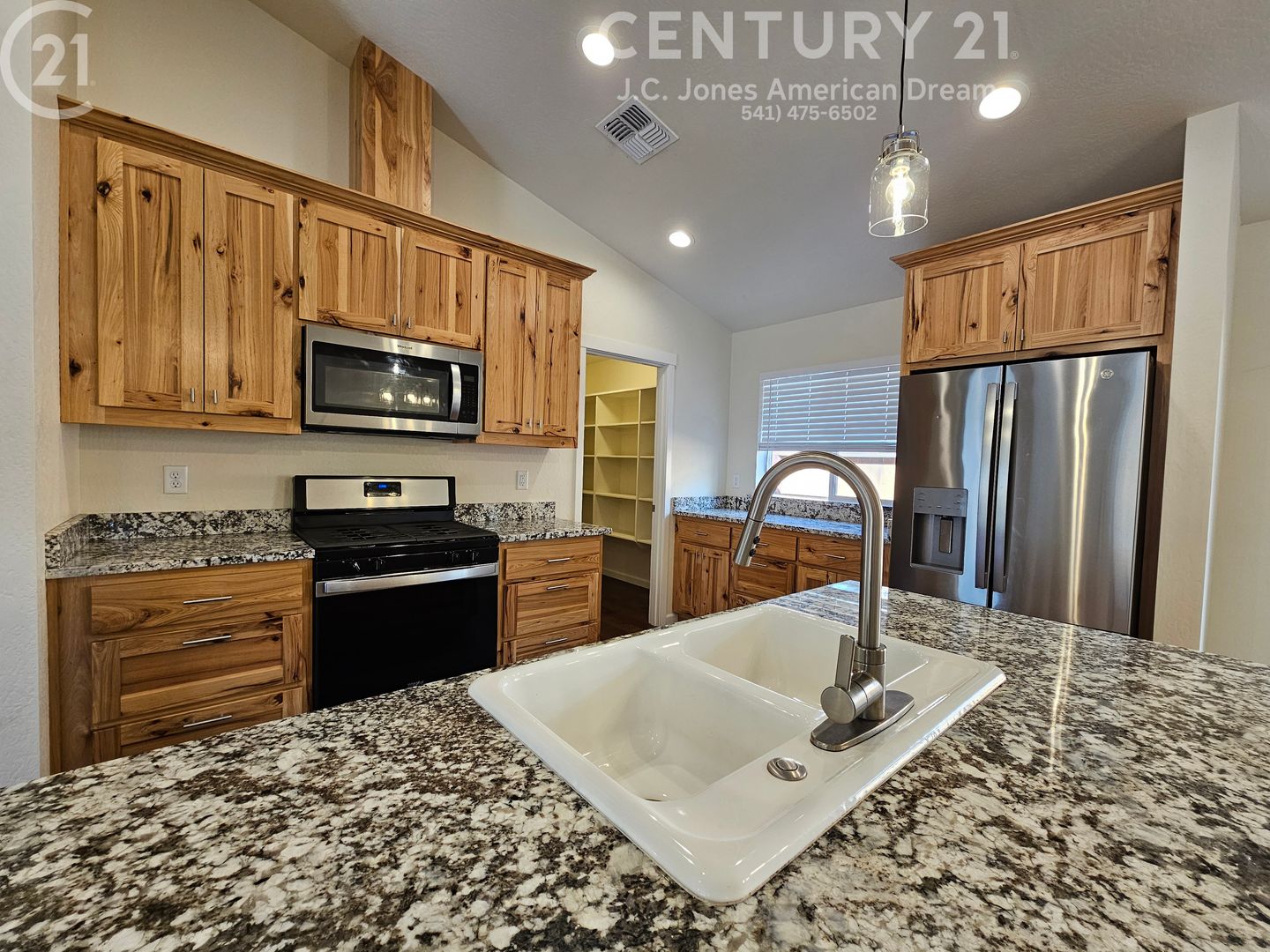 Grants Pass House: 1006 SW L Street
