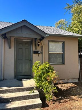 Spacious 1 Bed, 1 Bath in West Medford