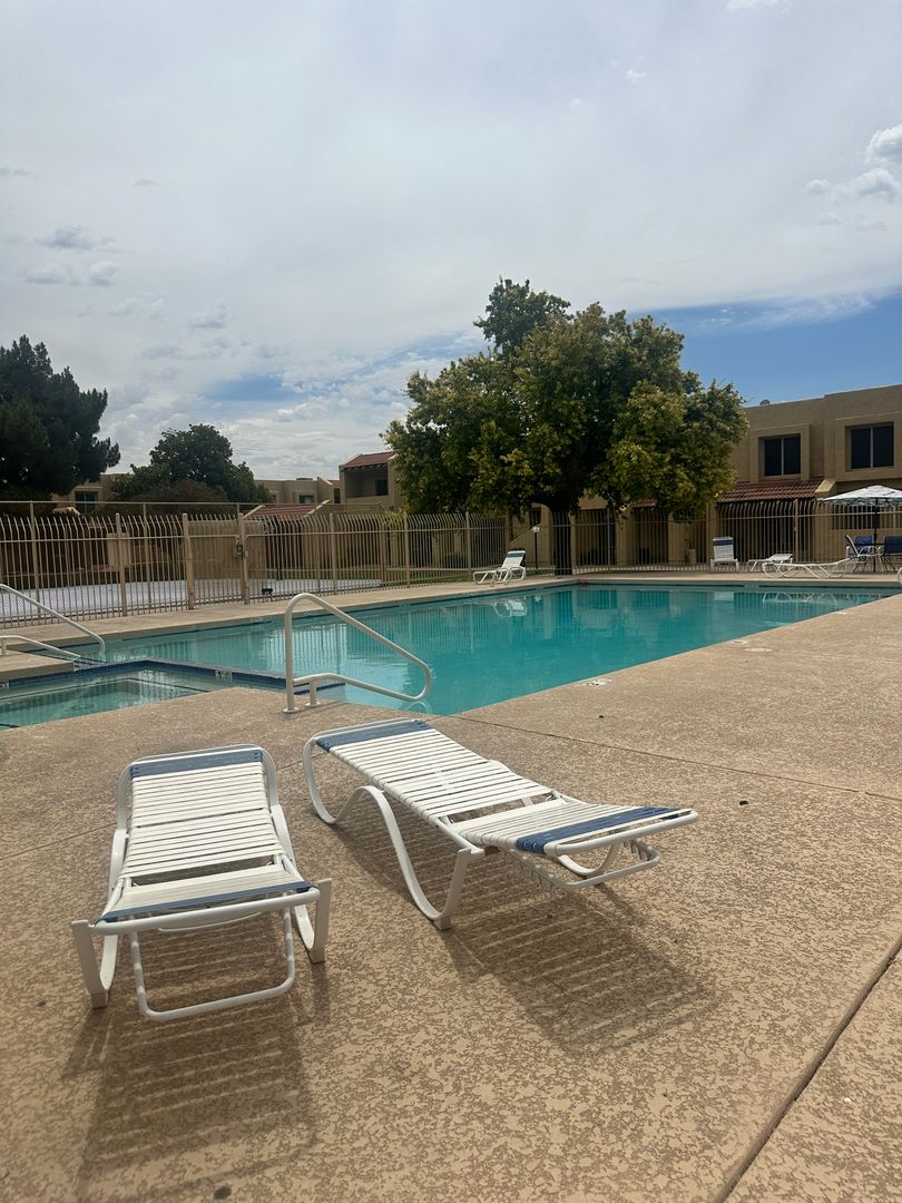 Glendale House: 5805 W Evans Drive
