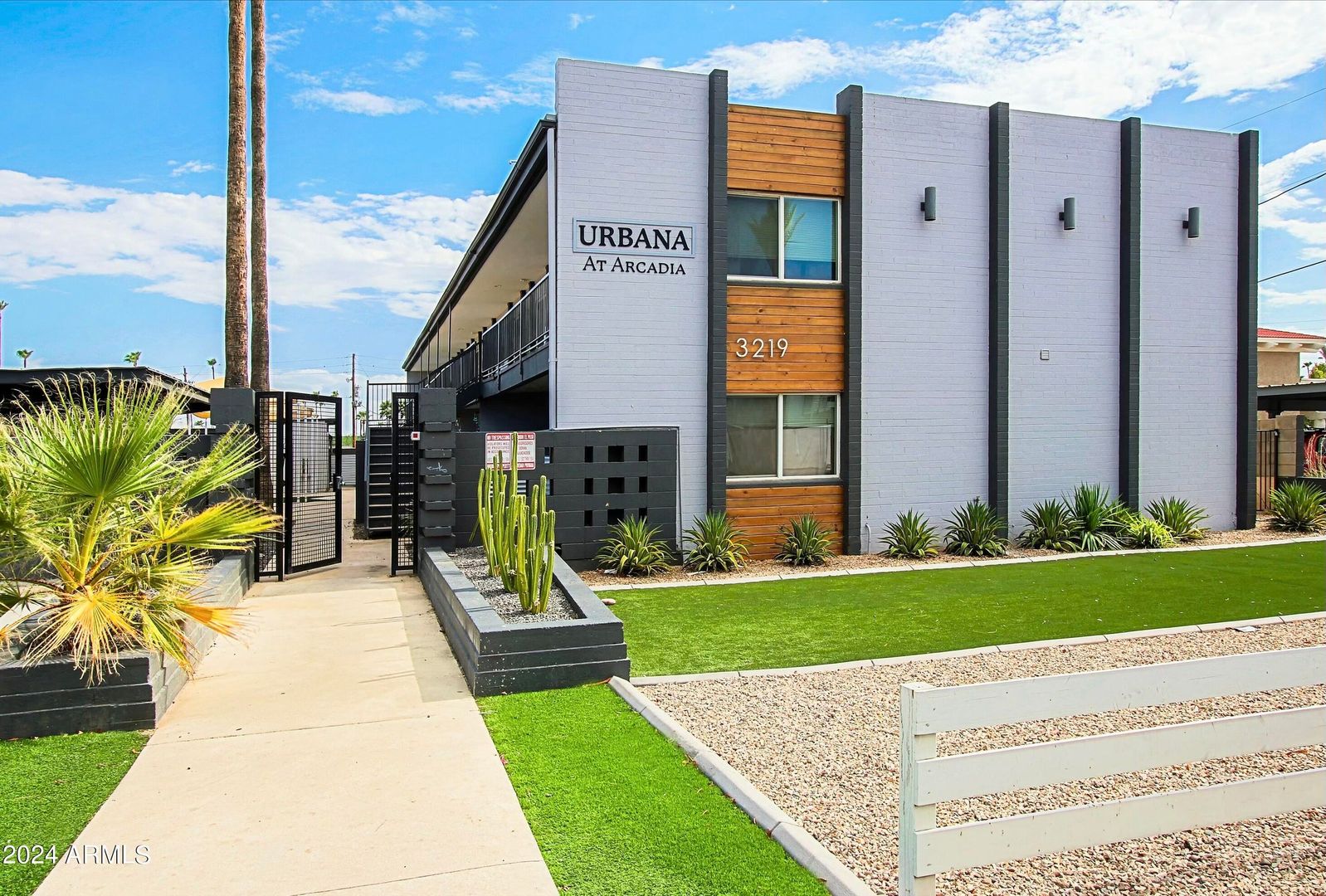 Phoenix Apartment: 3219 E. Earll Drive